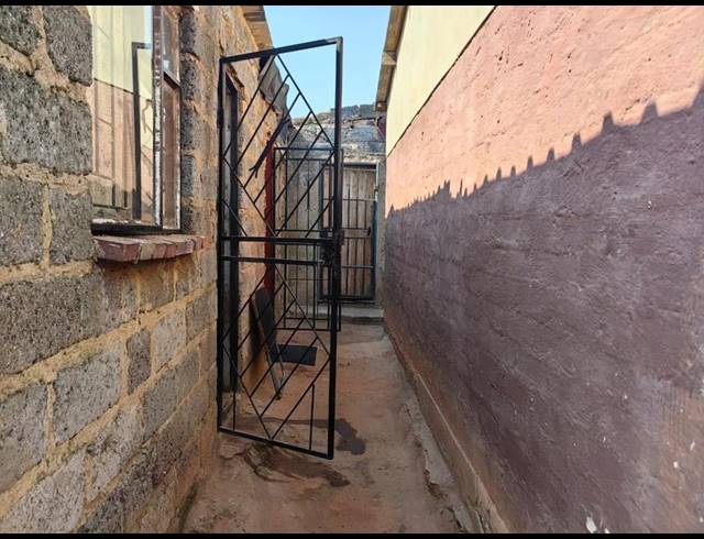 6 BEDROOM HOUSE FOR SALE IN INXIWENI